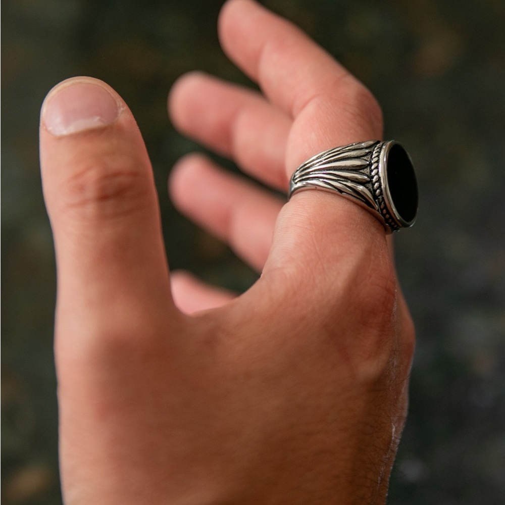 18k Silver Onyx Ring - Picture 5 of 8